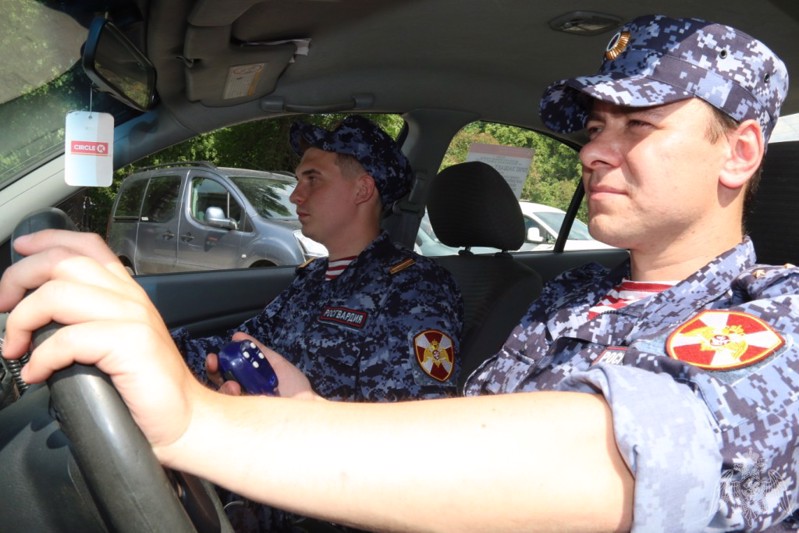 Сотрудники ОВО по Невскому району задержали двух женщин по подозрению в совершении кражи косметики из магазина