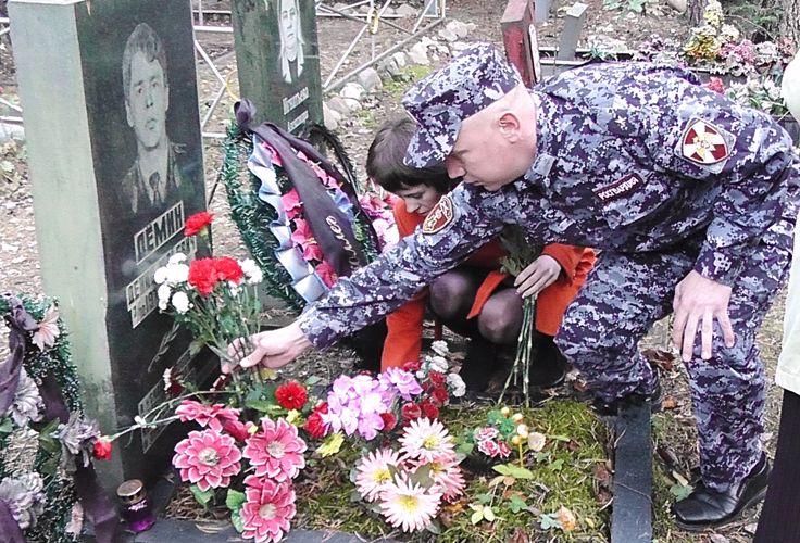 Сотрудники ОВО по Выборгскому району Ленинградской области почтили память сотрудника отдела, погибшего при исполнении служебного долга