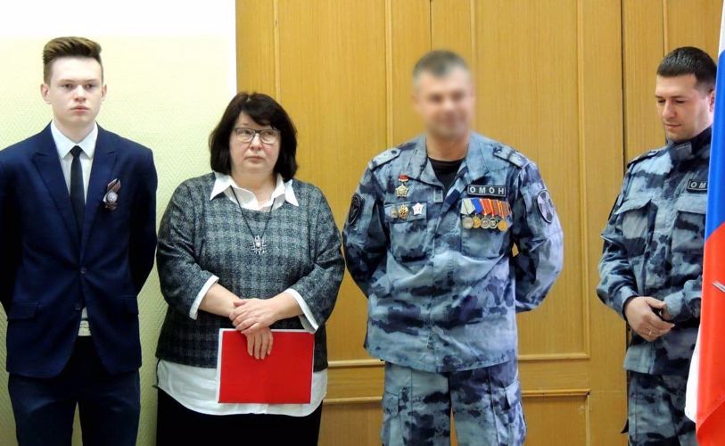 Сотрудники транспортного ОМОНа провели Урок мужества для школьников Фрунзенского района