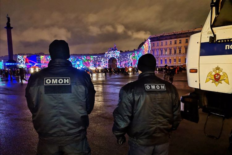 Сотрудники Росгвардии обеспечили правопорядок при проведении в Санкт-Петербурге фестиваля «Чудо света»