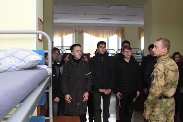 Санкт-Петербургский военный институт ВНГ РФ открыл свои двери для молодежи во Всероссийский день призывника