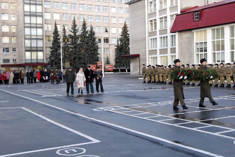 В Санкт-Петербургском военном институте войск национальной гвардии РФ прошло торжественное мероприятие, посвящённое Дню Героев Отечества