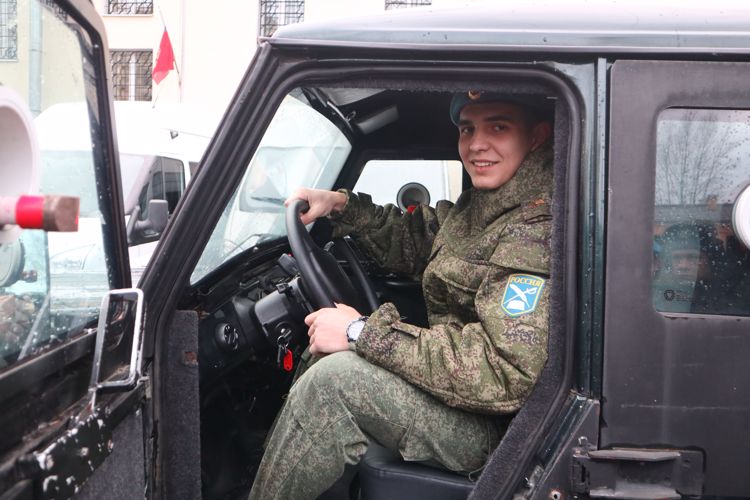 Сотрудники ОМОН (на транспорте) провели урок мужества для учеников кадетского класса