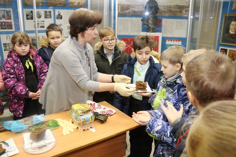 В музее вневедомственной охраны провели для школьников урок мужества, посвященный 76-летию полного снятия блокады Ленинграда