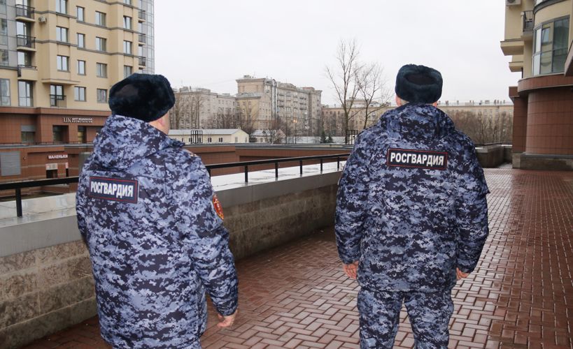 В Невском районе сотрудники Росгвардии задержали гражданина, который избил бывшую жену и пытался её задушить