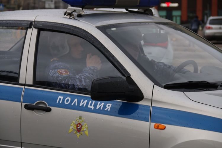 В Петродворцовом районе сотрудники Росгвардии задержали водителя иномарки, который управлял автомобилем, находясь в состоянии алкогольного опьянения
