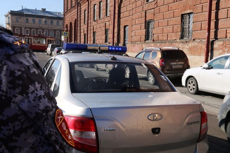 В Центральном районе наряд ОВО задержал злоумышленника, который с целью кражи спрятался в магазине до его закрытия