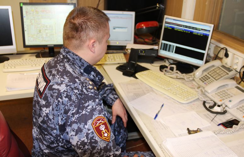 В Калининском районе наряд вневедомственной охраны задержал гражданина, пытавшегося совершить кражу из магазина