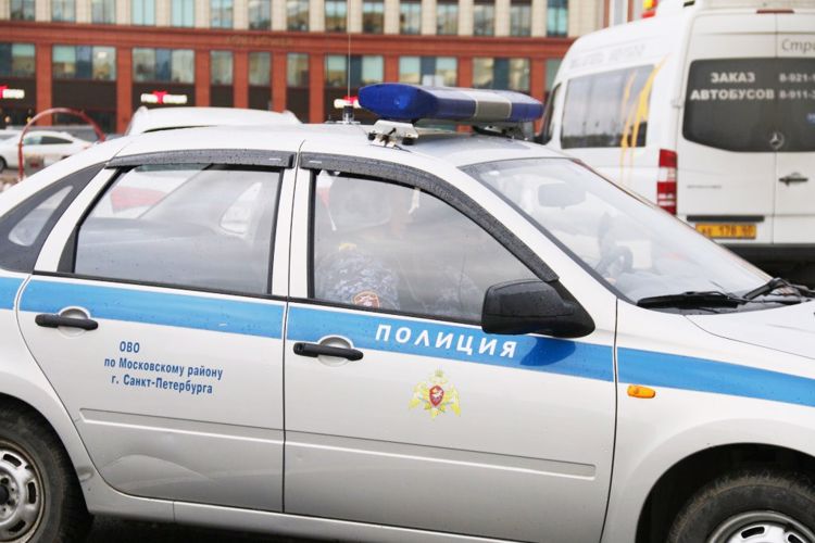 В Московском районе сотрудники Росгвардии задержали мужчину, который проник на крышу здания на Бассейной улице