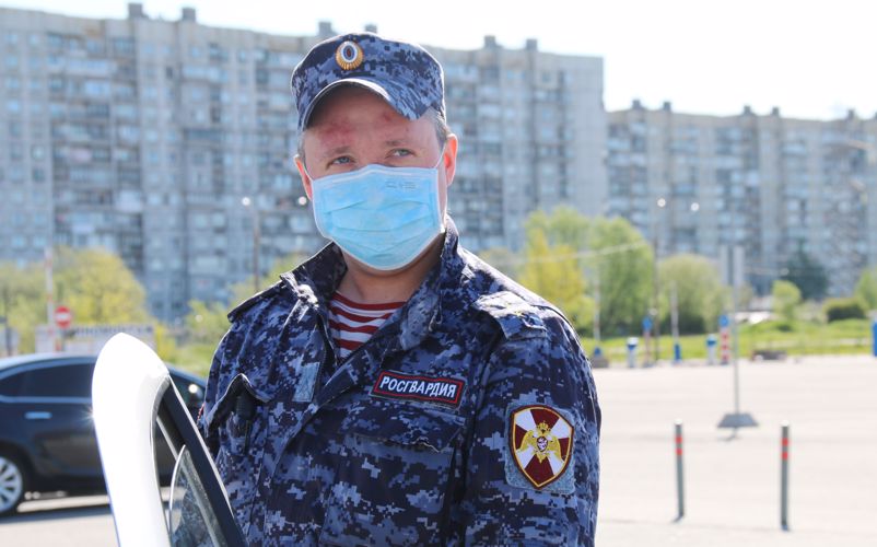 Во Фрунзенском районе наряд Росгвардии задержал гражданина, который в ходе уличного конфликта воспользовался аэрозольным пистолетом