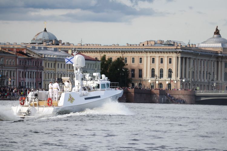 Сотрудники Росгвардии обеспечили общественный порядок во время проведения Главного военно-морского парада страны