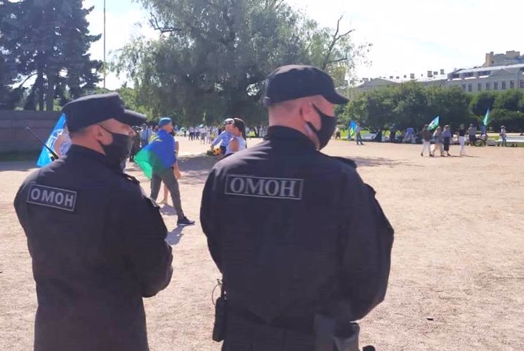 В Санкт-Петербурге сотрудники Росгвардии обеспечили правопорядок в День ВДВ