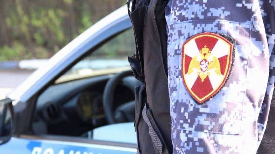 В Курортном районе наряд вневедомственной охраны задержал мужчину, который нанес телесные повреждения другому гражданину