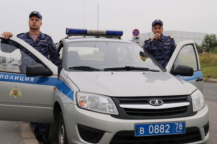 В Купчино сотрудники Росгвардии задержали правонарушителя, повредившего имущество компьютерного клуба