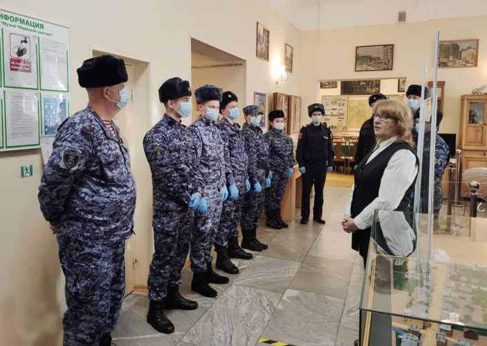 Молодые сотрудники трех районных отделов вневедомственной охраны торжественно приняли присягу 