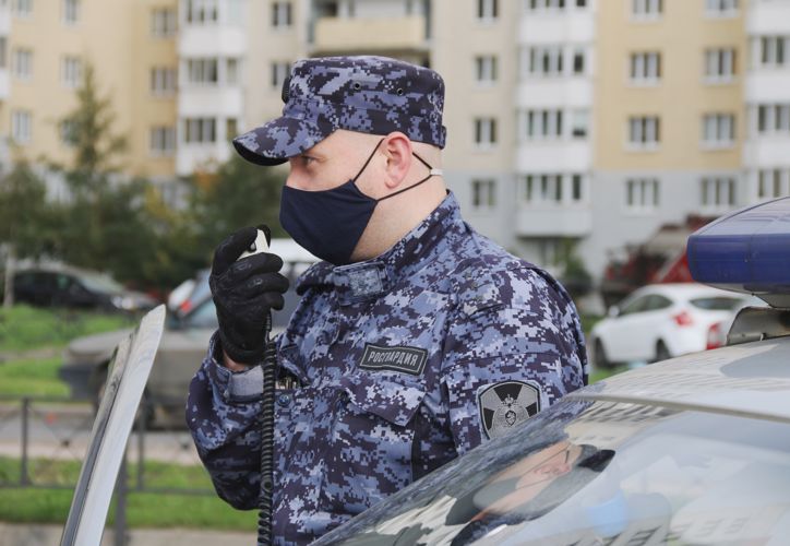 В Кировском районе сотрудники вневедомственной охраны пресекли попытку проникновения в квартиру
