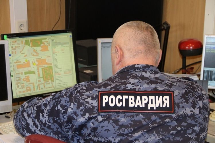 В Приморском районе сотрудники Росгвардии задержали гражданина, находившегося в федеральном розыске 
