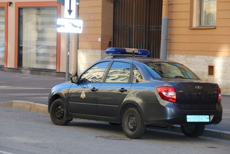 Сотрудники Росгвардии в Центральном районе задержали гражданина, под угрозой ножа похитившего товары из магазина 
