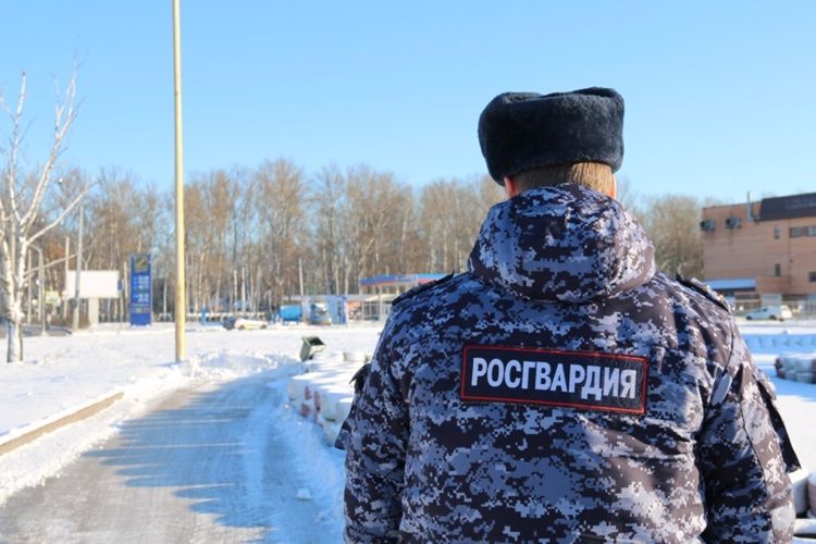 В Гатчине наряд вневедомственной охраны задержал водителя, пытавшегося уехать с АЗС, не оплатив стоимость бензина