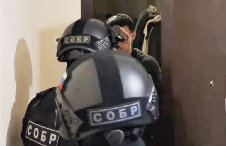 В Санкт-Петербурге при поддержке сотрудников СОБР задержаны лица, подозреваемые в разбое и похищении человека