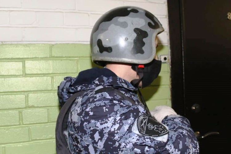 В Красногвардейском районе сотрудники вневедомственной охраны задержали несовершеннолетнего, подозреваемого в совершении двойного убийства