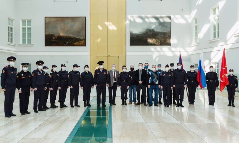 Молодые сотрудники вневедомственной охраны Петроградского района торжественно приняли присягу