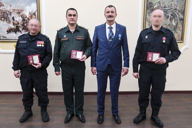 Командующий Северо-Западным округом ВНГ РФ вручил награды отличившимся сотрудникам и военнослужащим 