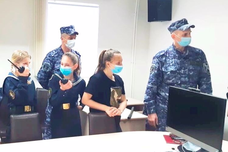 Сотрудники вневедомственной охраны провели уроки мужества для учащихся кадетского класса и колледжа