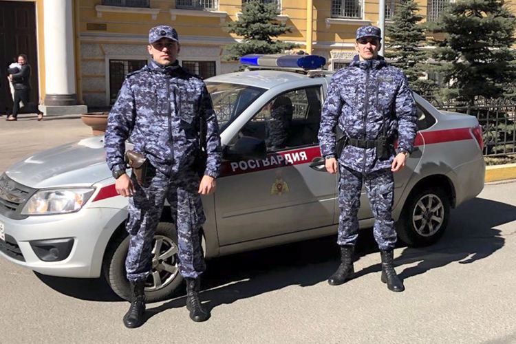 Сотрудники Росгвардии обнаружили пропавшего школьника в Адмиралтейском районе