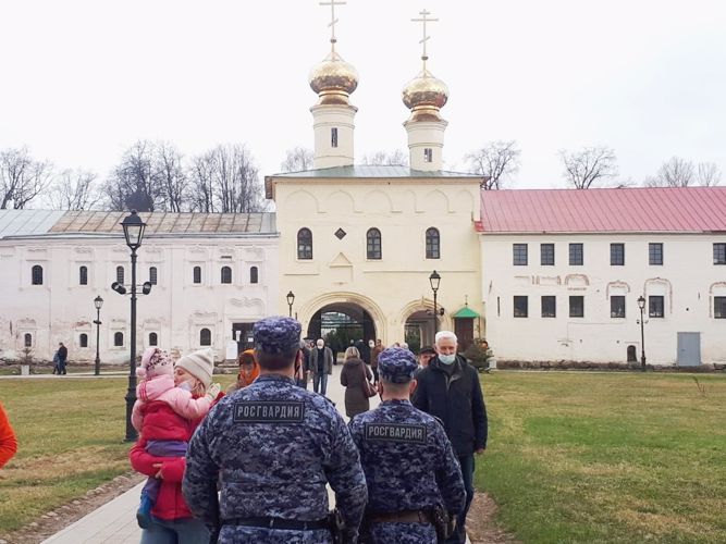 Сотрудники ГУ Росгвардии приняли участие в обеспечении правопорядка в праздник Пасхи Христовой