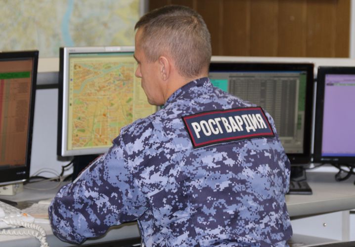 В Московском районе наряд вневедомственной охраны задержал хулигана, избившего посетительницу ночного клуба