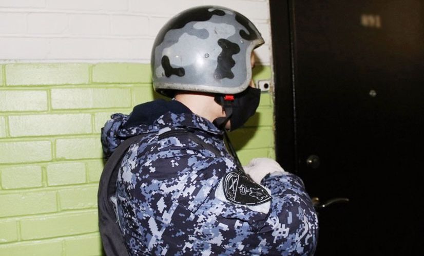 В Центральном районе наряд вневедомственной охраны задержал гражданина, нанесшего ножевое ранение соседу по коммунальной квартире