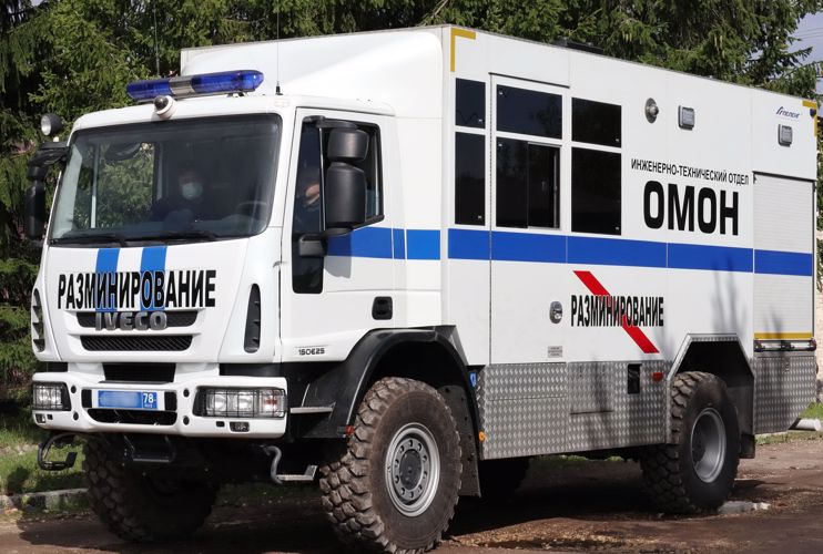 Взрывотехники ОМОН обследовали подозрительный предмет, обнаруженный в Пушкинском районе Санкт-Петербурга 