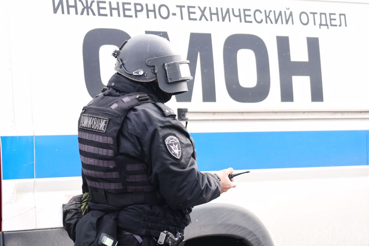 Взрывотехники ОМОН обезвредили боеприпасы времён войны, обнаруженные на территории города и области