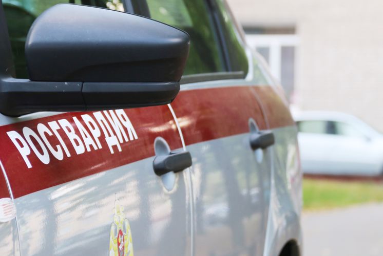 В Василеостровском районе сотрудники Росгвардии задержали правонарушителя, который имел при себе синтетический наркотик