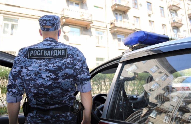 Сотрудники Росгвардии задержали находящегося в розыске гражданина, который дал ложную заявку в правоохранительные органы