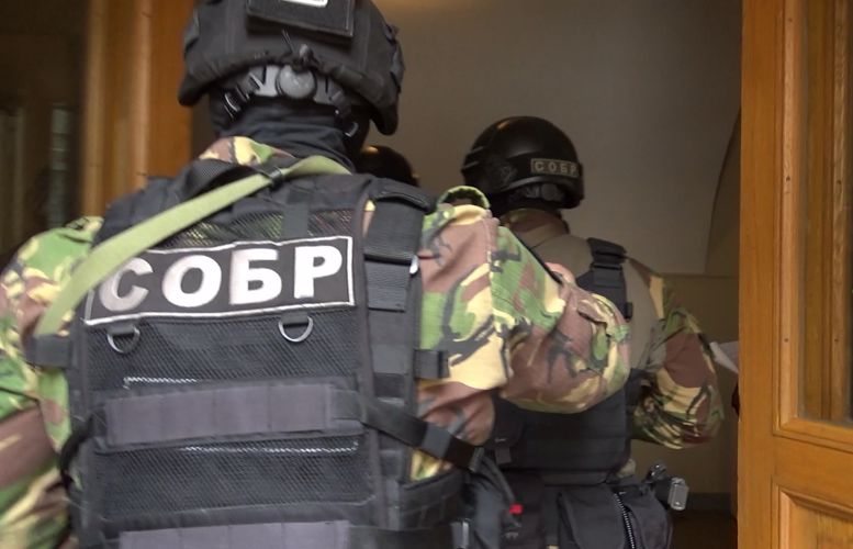 Cотрудники СОБР "Гранит" совместно с оперативниками экономической полиции пресекли деятельность подпольного игорного клуба