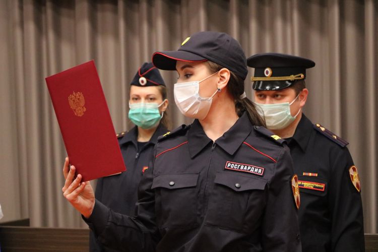В отделах вневедомственной охраны прошли церемонии приведения к присяге молодых сотрудников