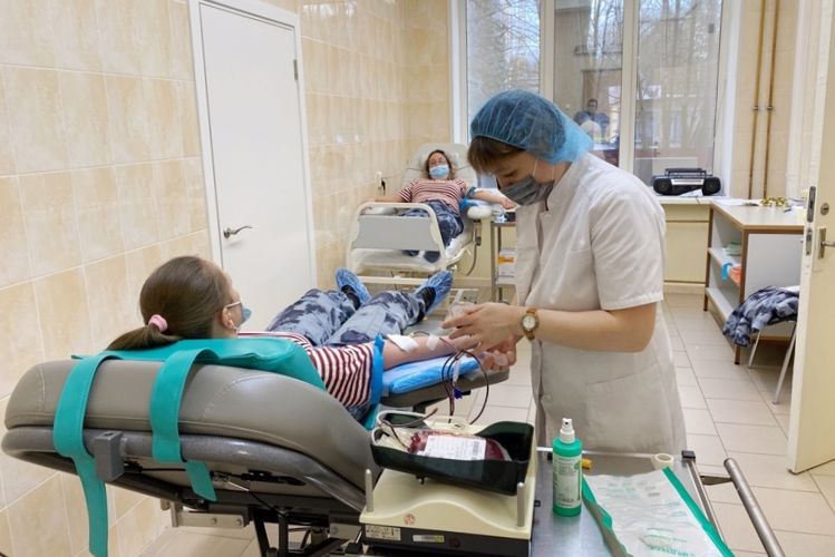 Сотрудники ОМОН ГУ Росгвардии продолжают оказывать адресную донорскую помощь пациентам онкоцентра с редкой группой крови