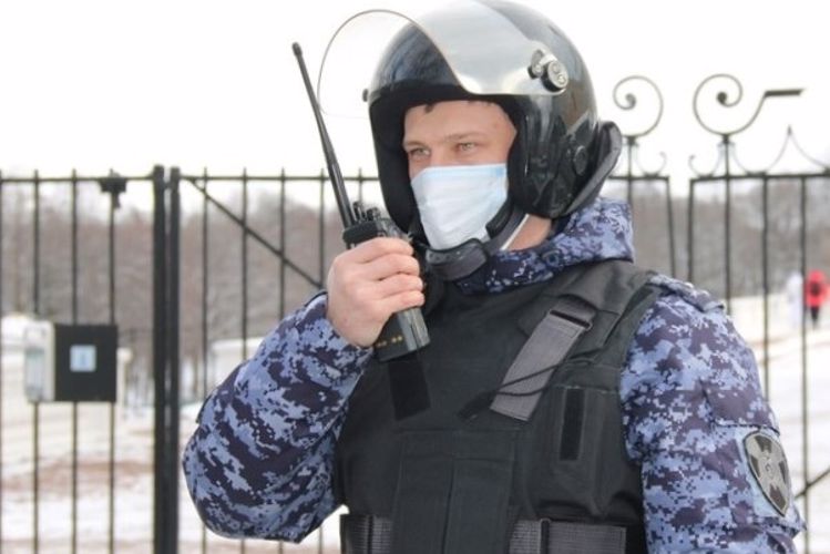 В Репино наряд вневедомственной охраны задержал правонарушителя, который незаконно проник в коттедж