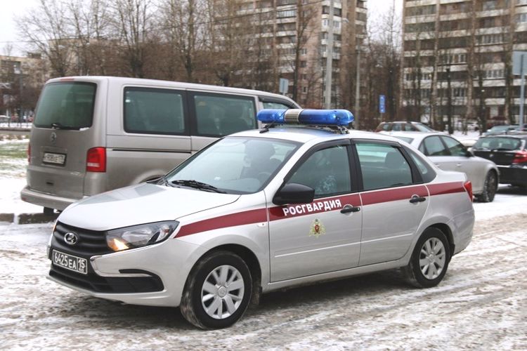В Приморском районе наряд вневедомственной охраны задержал нетрезвого водителя такси