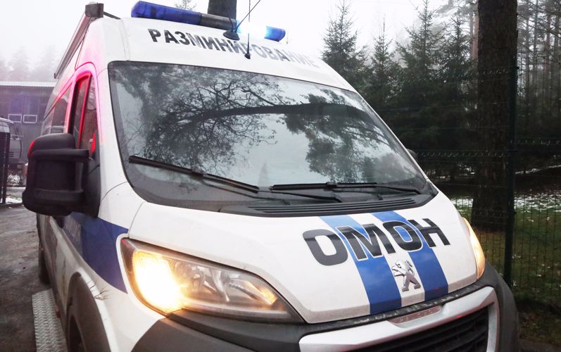 В Санкт-Петербурге взрывотехники ОМОН Росгвардии обследовали подозрительный предмет, обнаруженный на территории завода