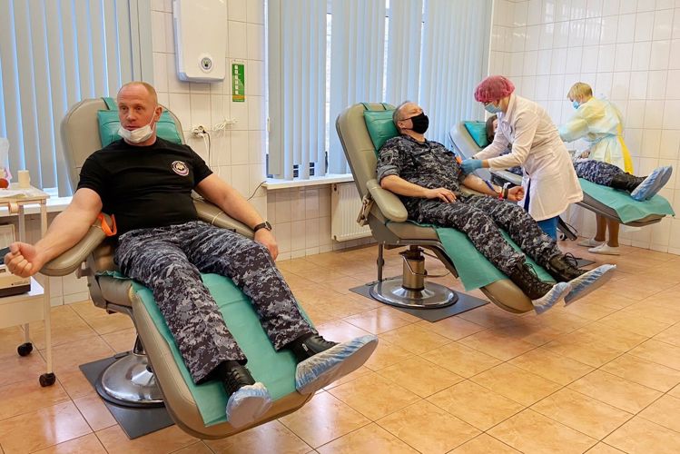 Сотрудники вневедомственной охраны сдали кровь для пациентов Мариинской больницы