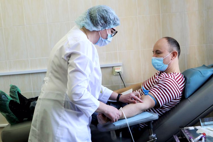 В Санкт-Петербурге сотрудники ОМОН Росгвардии оказали донорскую помощь пациентам двух онкологических центров