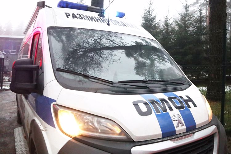 Взрывотехники ОМОН Росгвардии обследовали боеприпасы, обнаруженные при проведении демонтажных работ в Невском районе