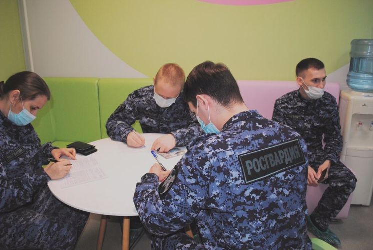 Сотрудники Росгвардии сдали кровь для пациентов петербургских больниц