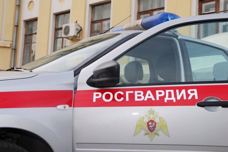В Красногвардейском районе наряд Росгвардии задержал гражданина, подозреваемого в незаконном хранении запрещенных веществ