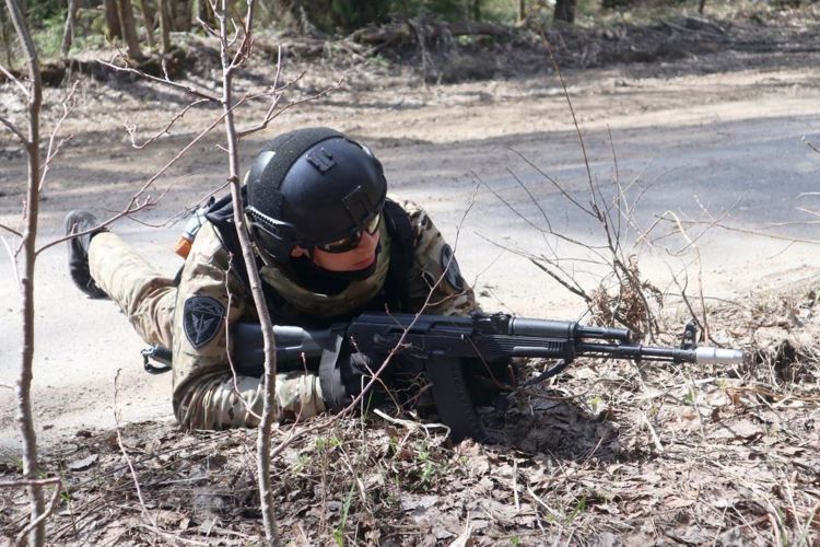 В Ленобласти сотрудники транспортного ОМОН Росгвардии провели учения по нейтрализации условного противника