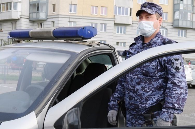 В Приморском районе сотрудники вневедомственной охраны задержали хулигана, распылившего газовый баллончик в лицо прохожему