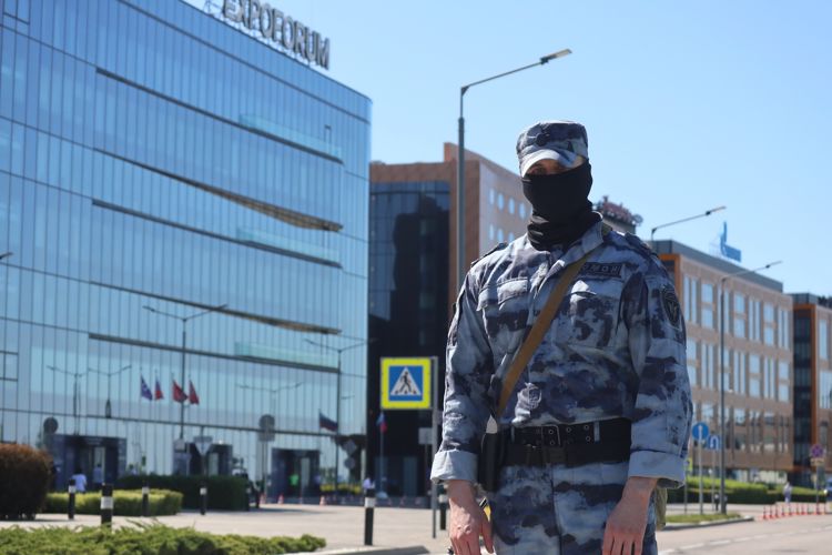 Cотрудники Росгвардии обеспечивают безопасность проведения X Петербургского международного юридического форума